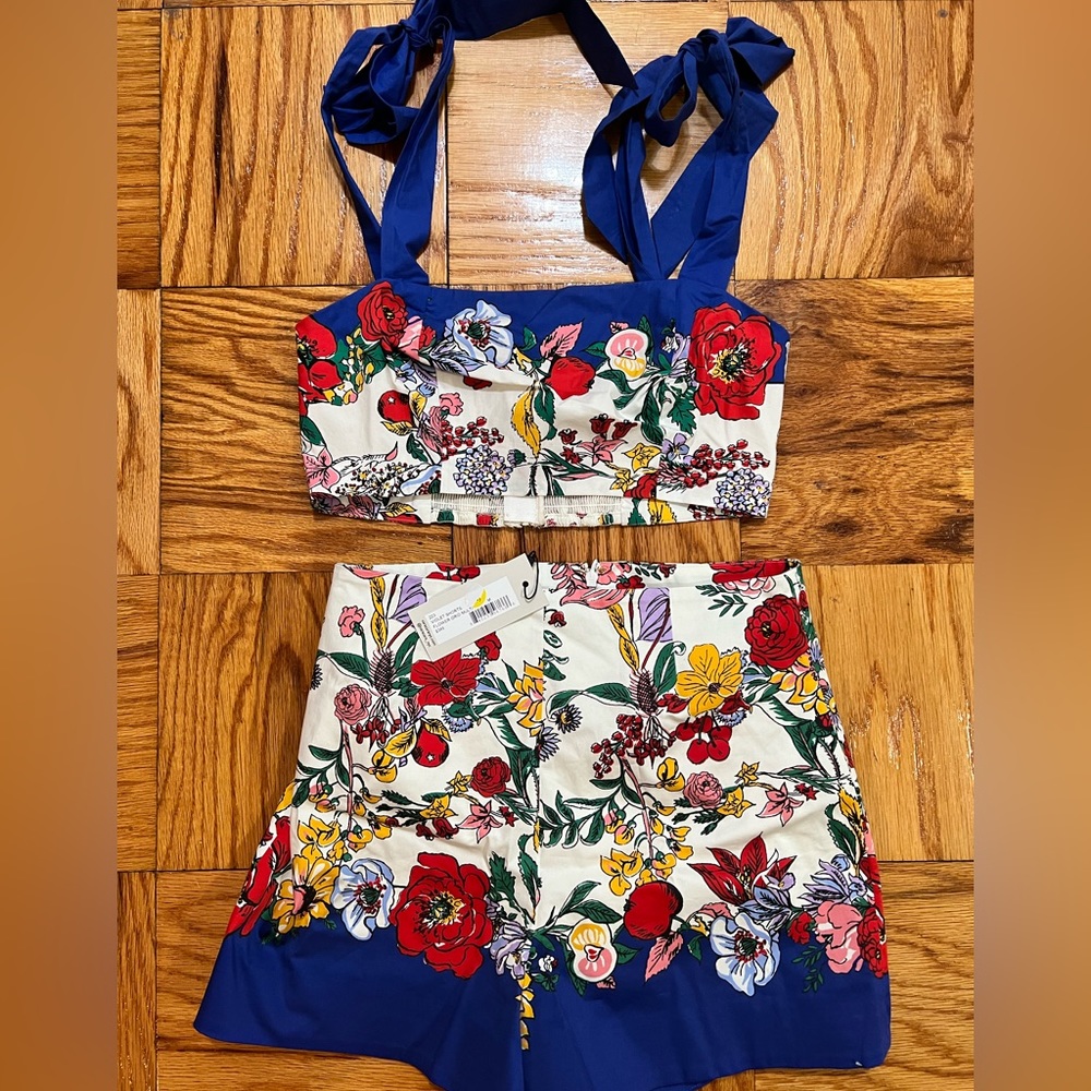 Cara Cara set (Top small, shorts medium but can fit a small)